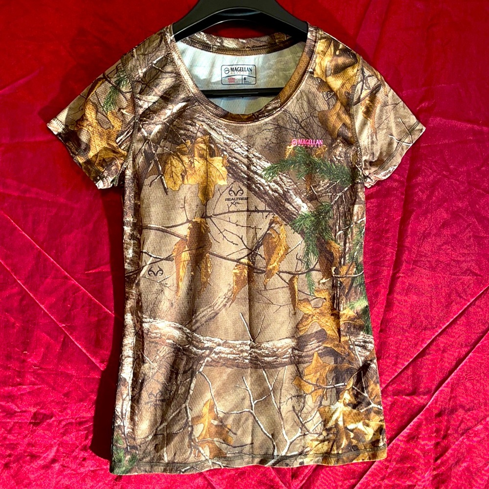 ReatTree Magellan small Camo short sleeve t-short.